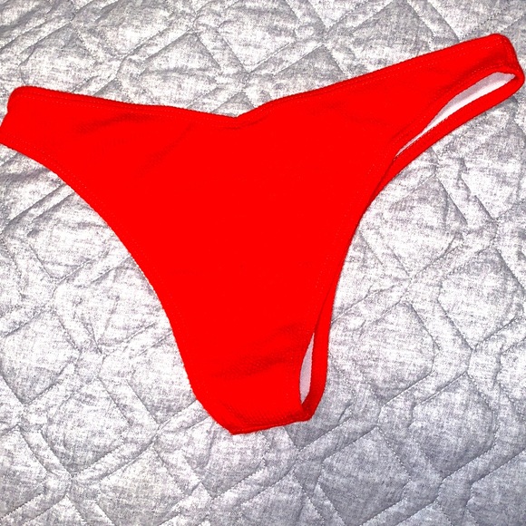 Red high cut bikini bottoms. Size small - Picture 2 of 2